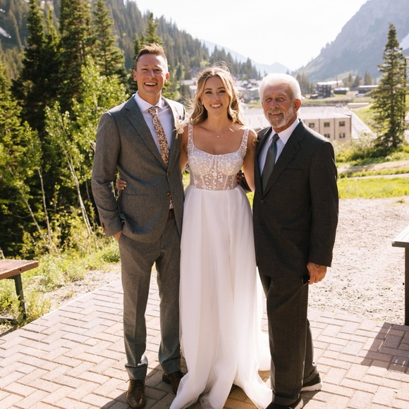 Made with Love | Huxley Flowy Wedding Dress | Size 10 - Picture 2 of 5